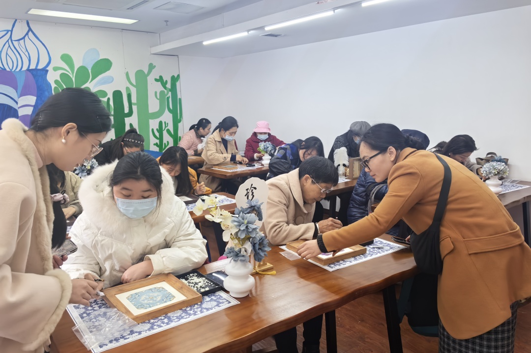 “非遗雅韵庆芳华”——锦江区开展妇女节主题非遗体验活动