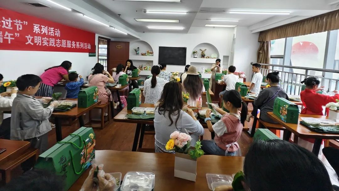 包粽子，做蛋糕，烧箔扇，文化馆里过端阳～