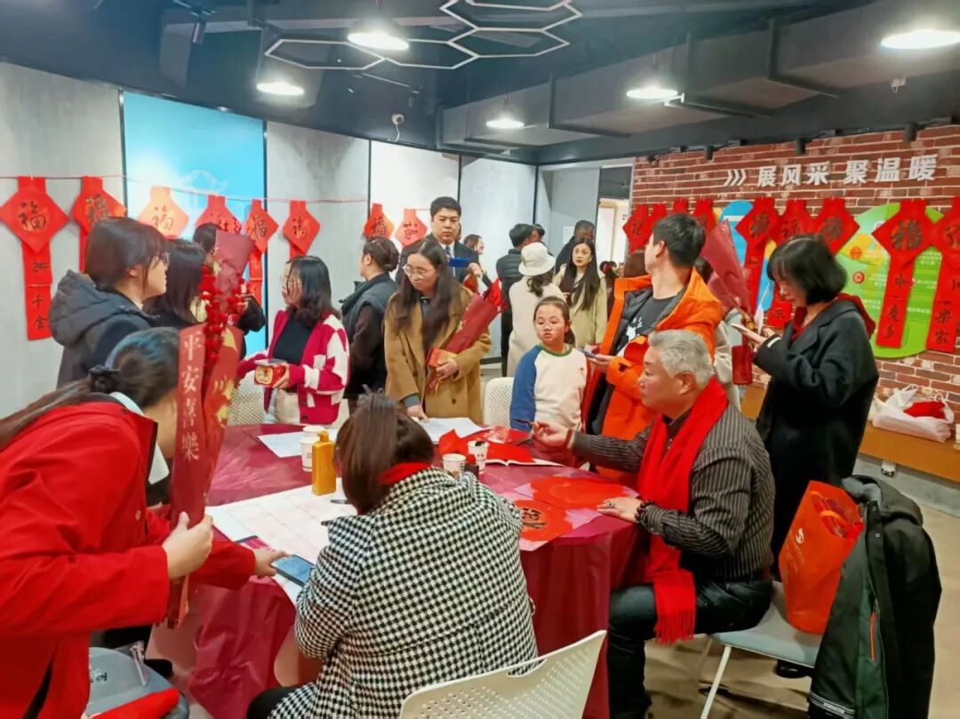 “万马奔腾 春启锦江”锦江区写“春联”送“福”字活动圆满完成