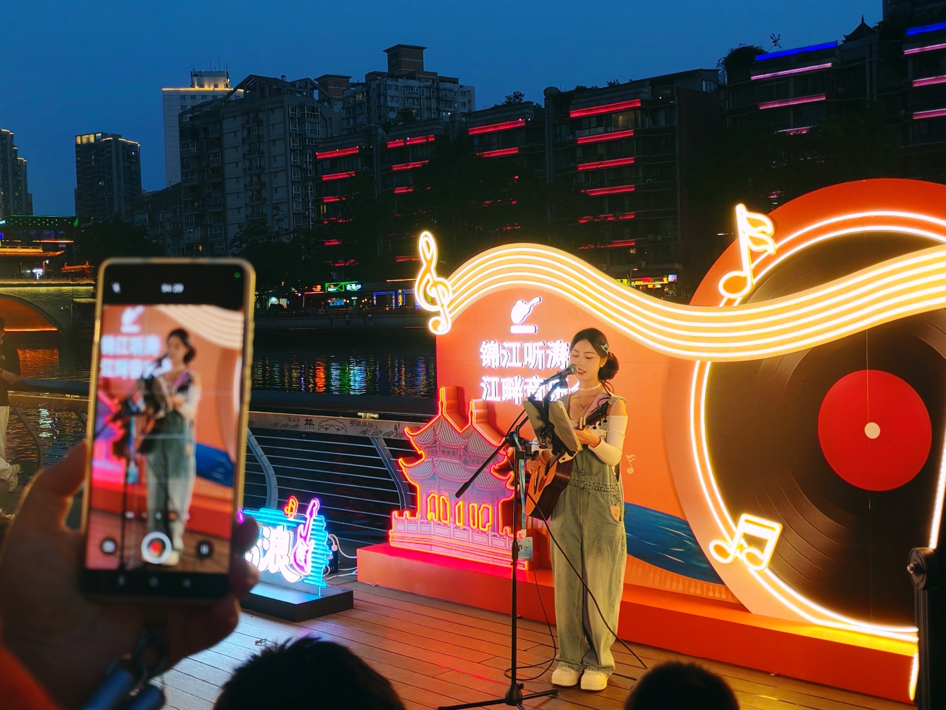 锦江听涛·江畔音乐会｜持续点亮水岸文艺生活，赋能城市夜经济